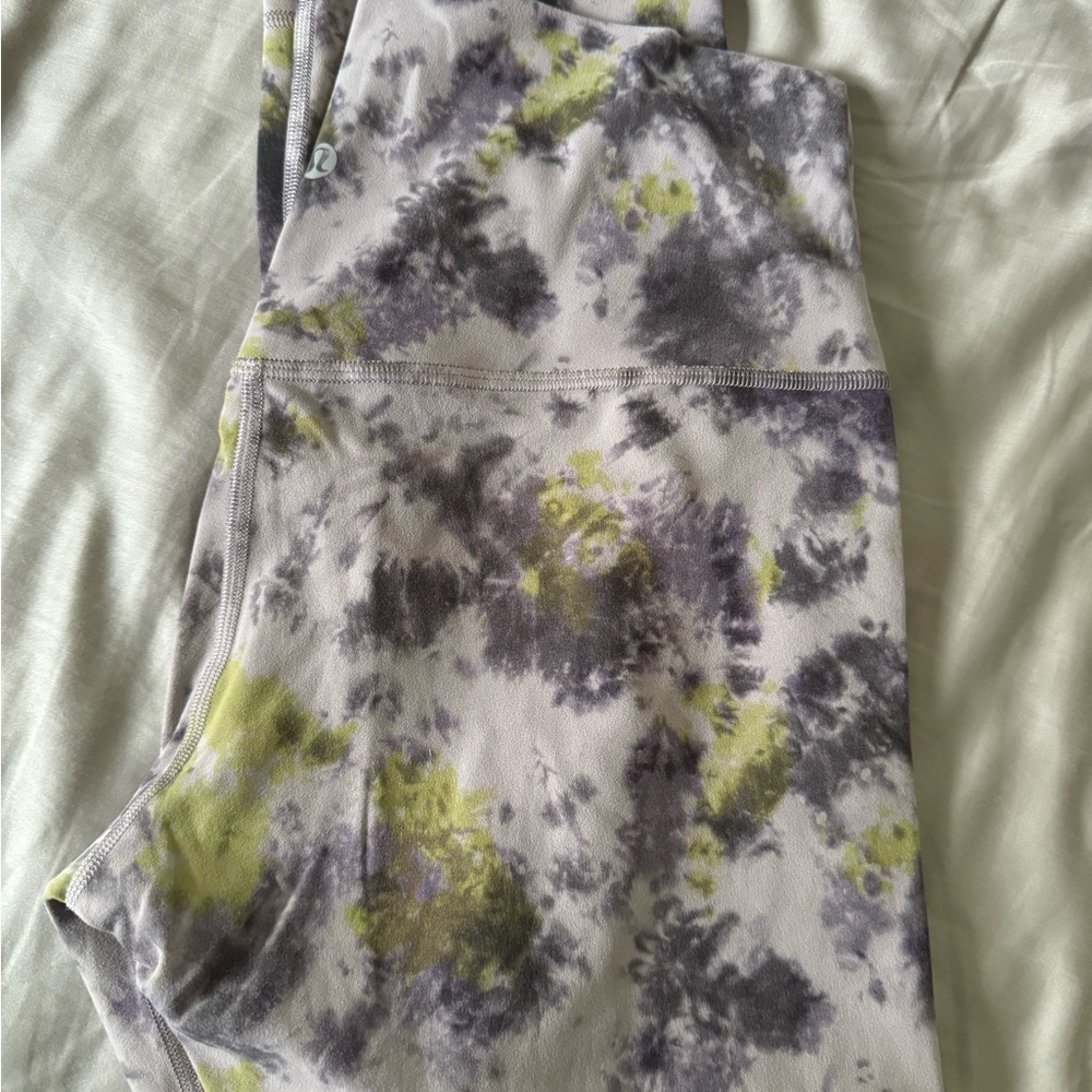 Lululemon size 10 outfit tank top and cropped leggings